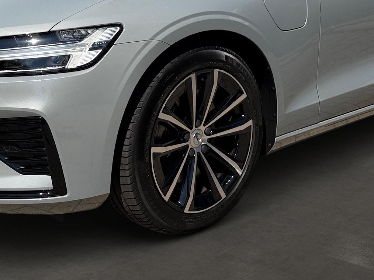 Fahrzeugabbildung Volvo V60 T8 AWD Plus Dark Plug-In Hybrid
