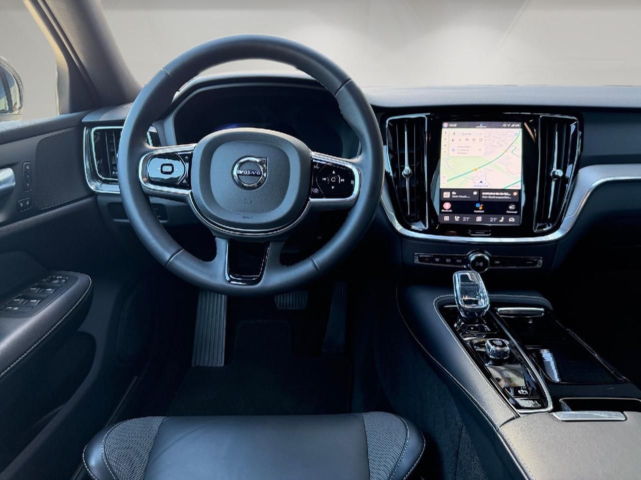 Fahrzeugabbildung Volvo V60 T8 AWD Plus Dark Plug-In Hybrid
