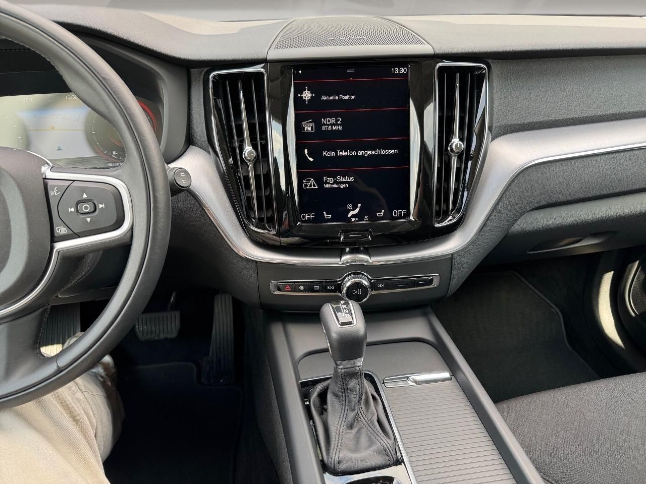 Fahrzeugabbildung Volvo XC60 D4 Geartronic Momentum 2WD *AHK*