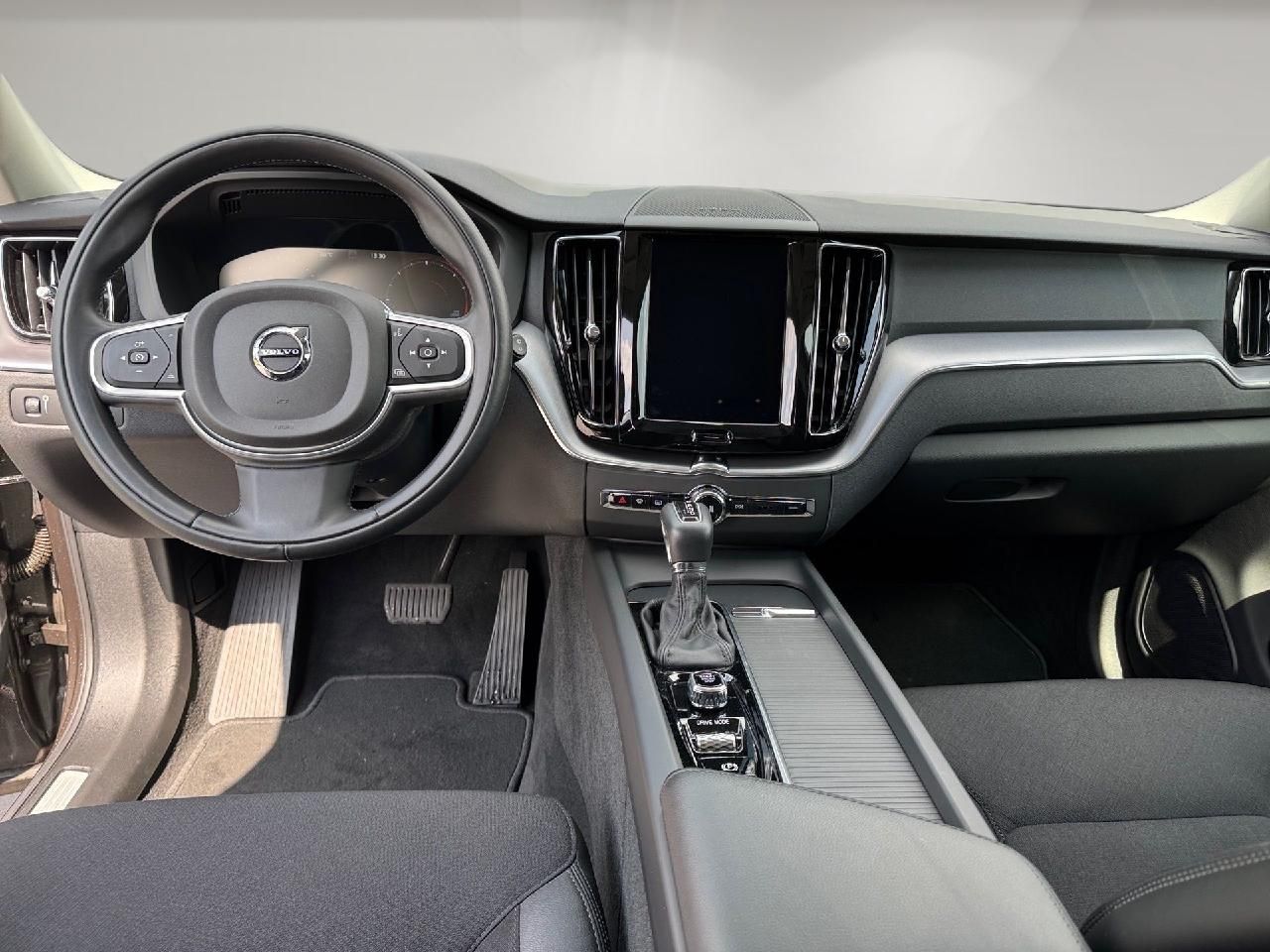 Fahrzeugabbildung Volvo XC60 D4 Geartronic Momentum 2WD *AHK*