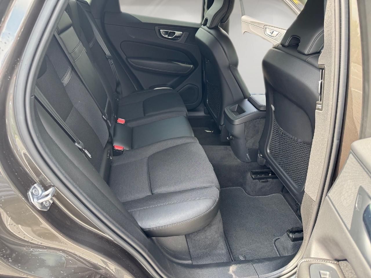 Fahrzeugabbildung Volvo XC60 D4 Geartronic Momentum 2WD *AHK*