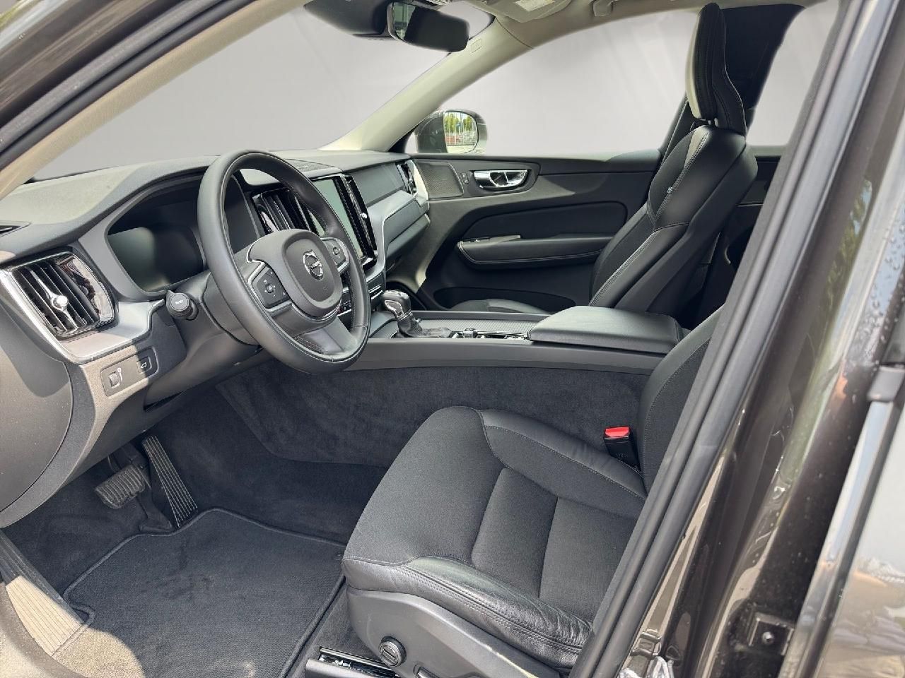 Fahrzeugabbildung Volvo XC60 D4 Geartronic Momentum 2WD *AHK*