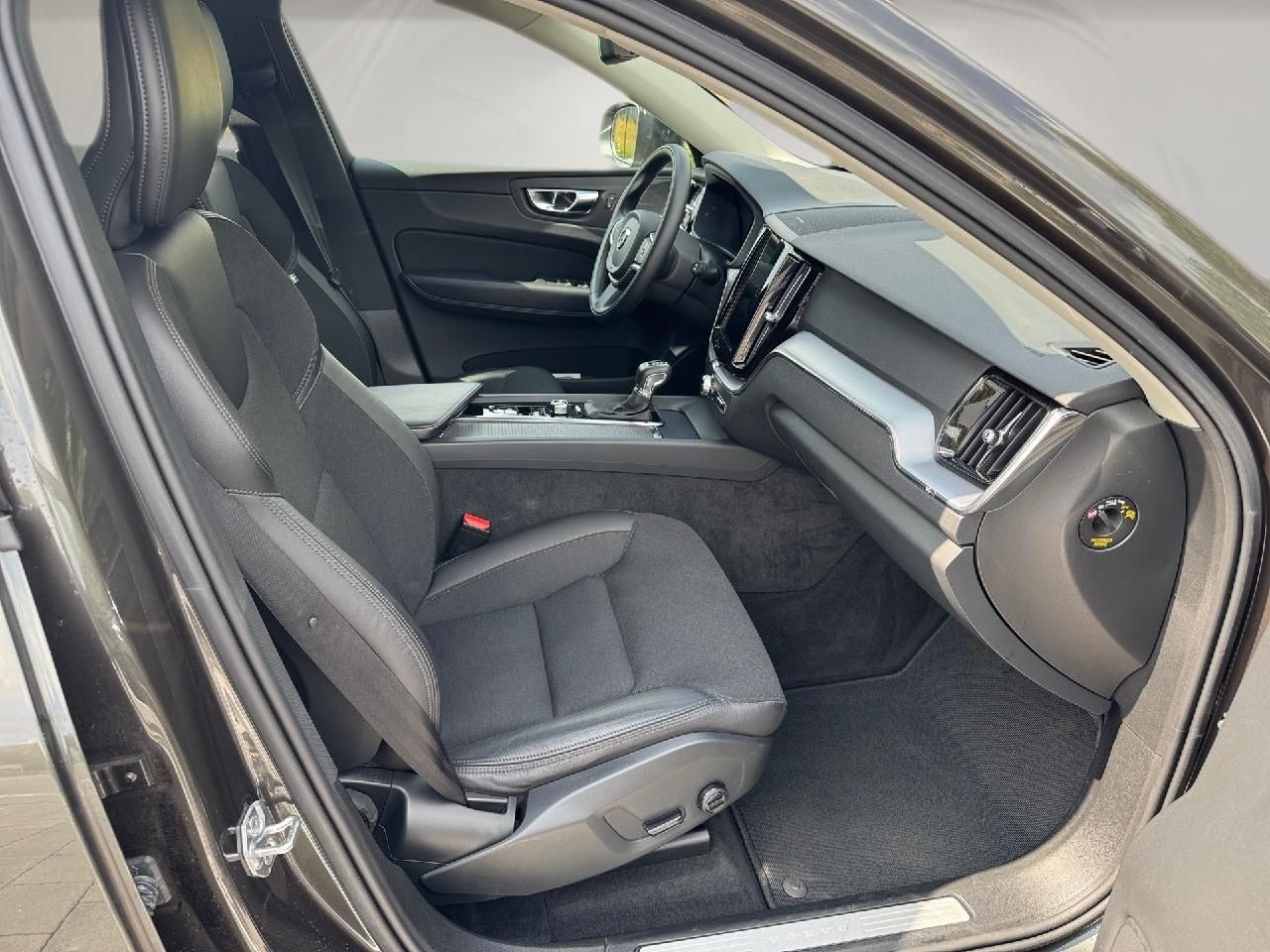 Fahrzeugabbildung Volvo XC60 D4 Geartronic Momentum 2WD *AHK*