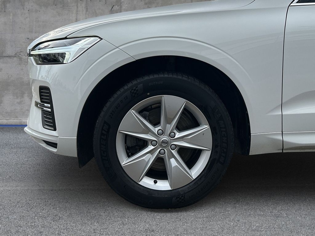 Fahrzeugabbildung Volvo XC60  B4  BENZIN  FWD  AT  MOMENTUM PRO