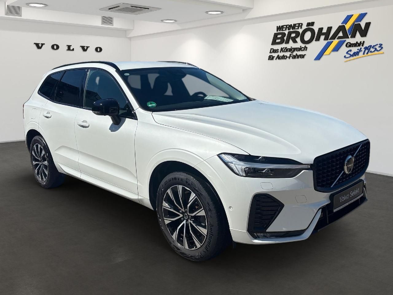 Fahrzeugabbildung Volvo XC60 B4 Benzin Plus Dark 2WD