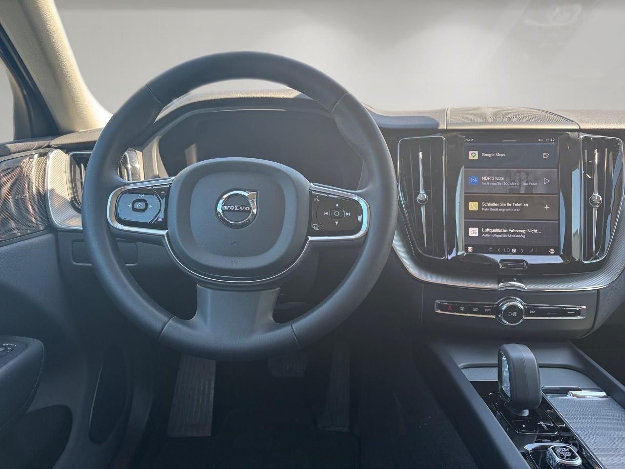 Fahrzeugabbildung Volvo XC60 B4 Benzin Plus Dark 2WD