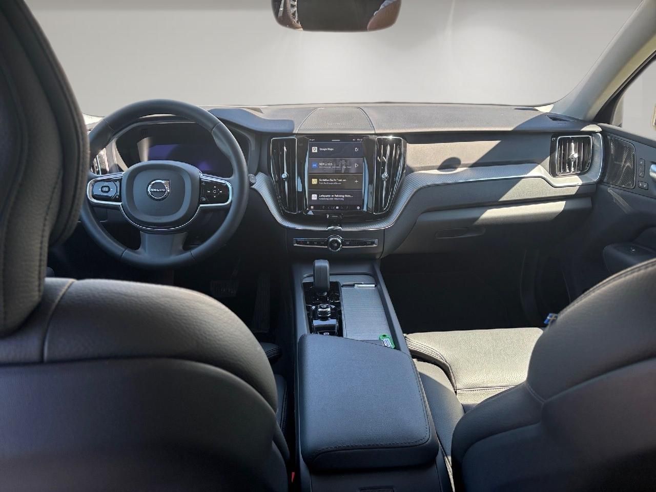 Fahrzeugabbildung Volvo XC60 B4 Benzin Plus Dark 2WD