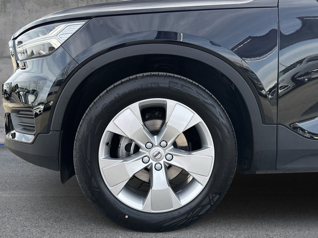 Fahrzeugabbildung Volvo XC40  T2  BENZIN  FWD  MOMENTUM PRO