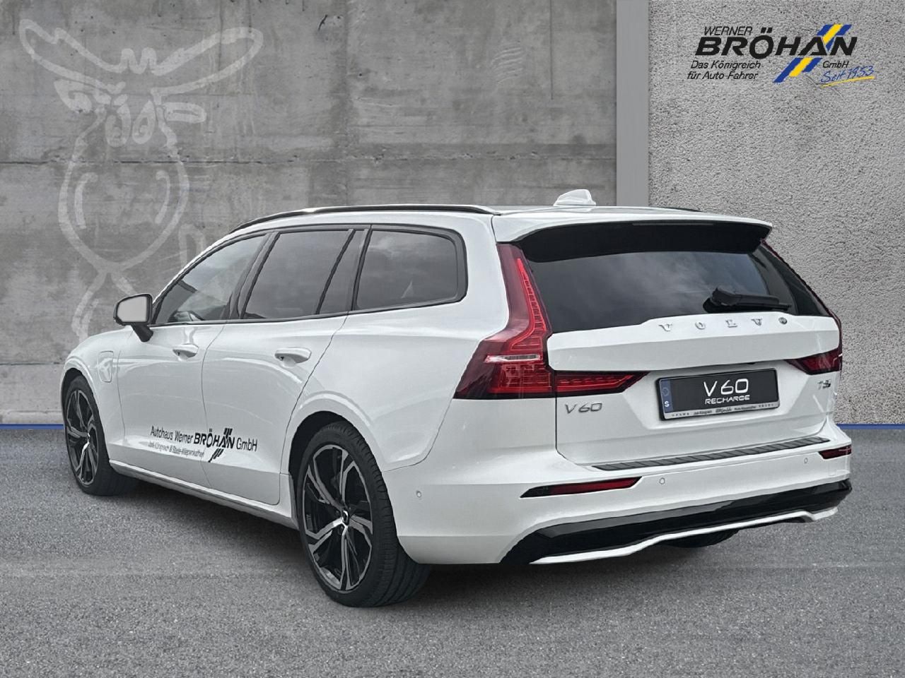 Fahrzeugabbildung Volvo V60 T6 AWD Plus Dark Plug-In Hybrid
