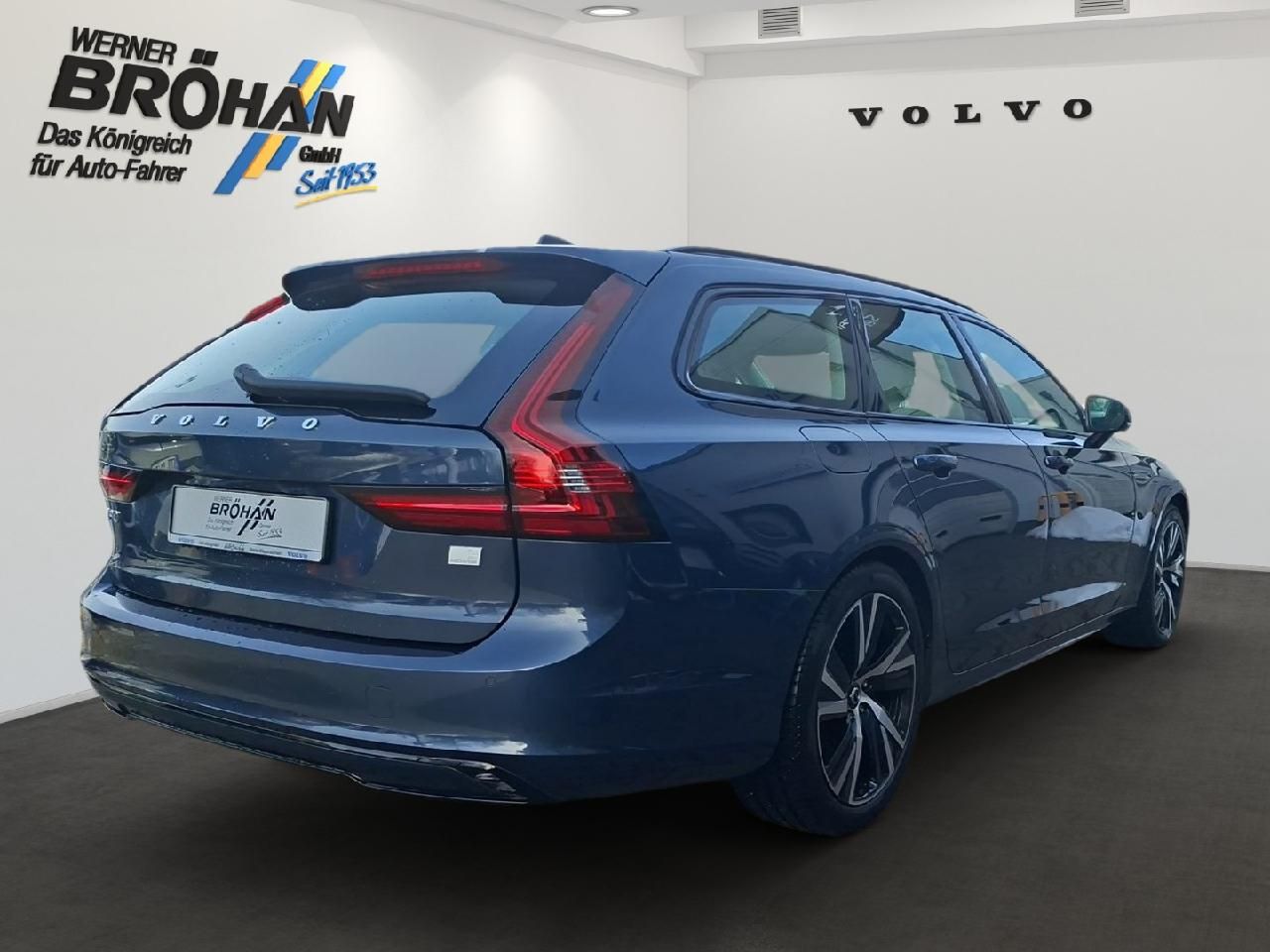 Fahrzeugabbildung Volvo V90 T6 AWD Plus Dark Plug-In Hybrid