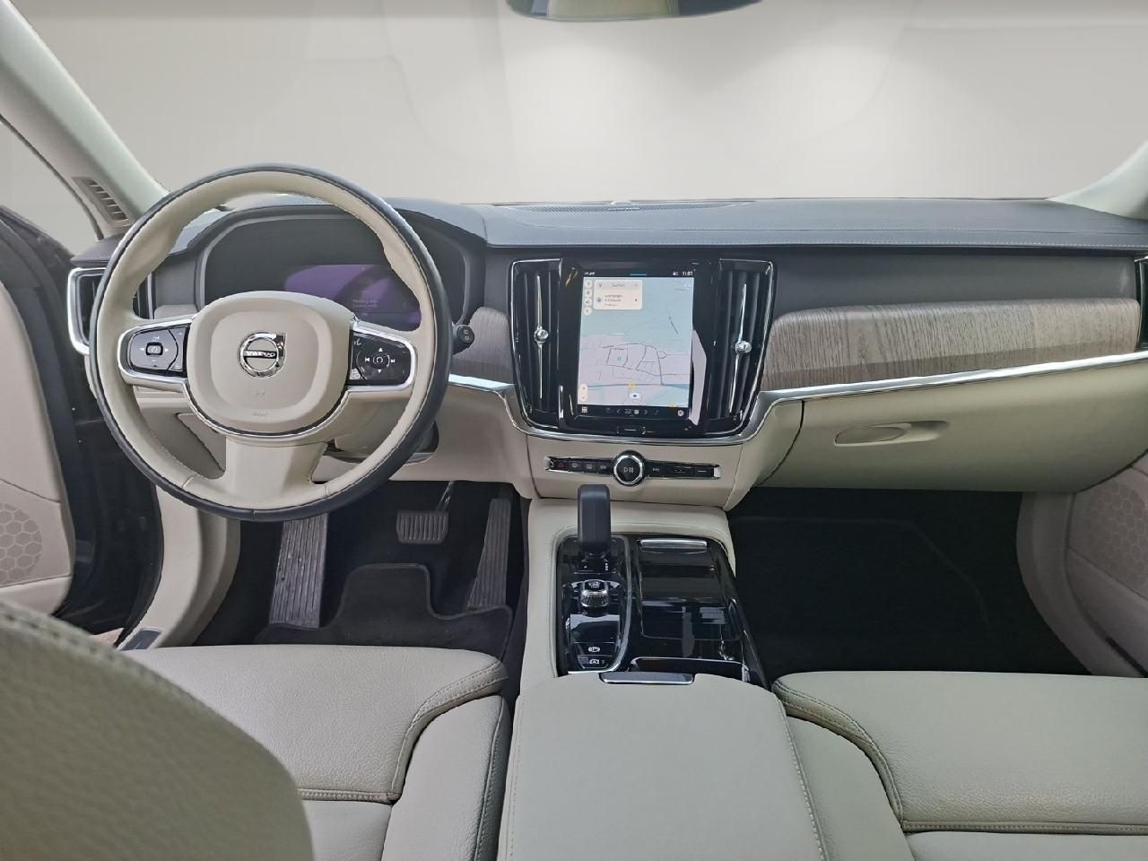 Fahrzeugabbildung Volvo V90 T6 AWD Plus Dark Plug-In Hybrid