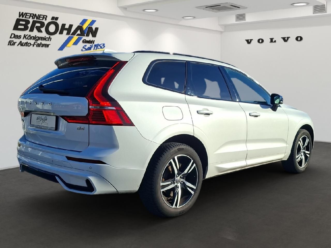 Fahrzeugabbildung Volvo XC60 B4 Diesel Plus Dark 2WD