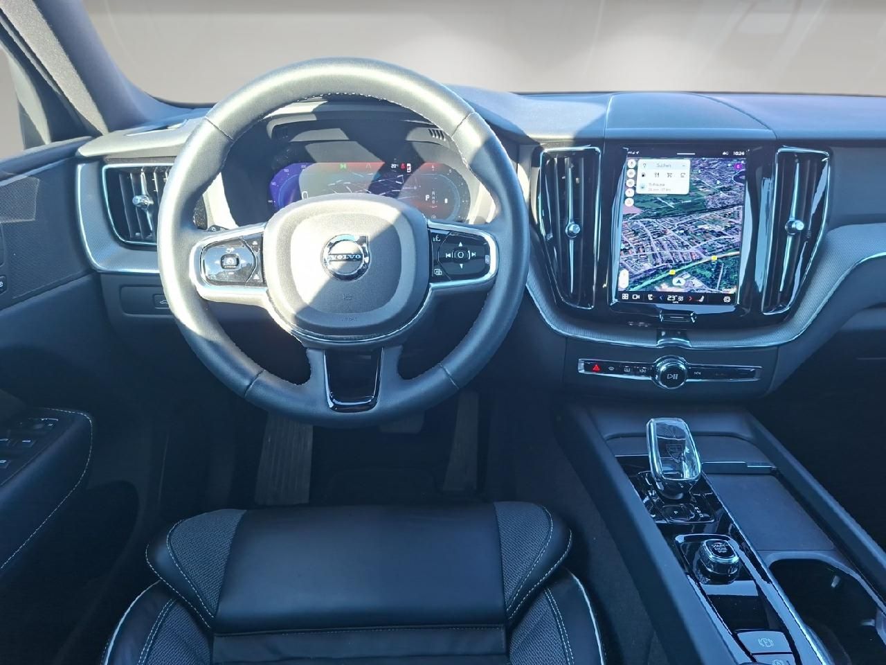 Fahrzeugabbildung Volvo XC60 B4 Diesel Plus Dark 2WD