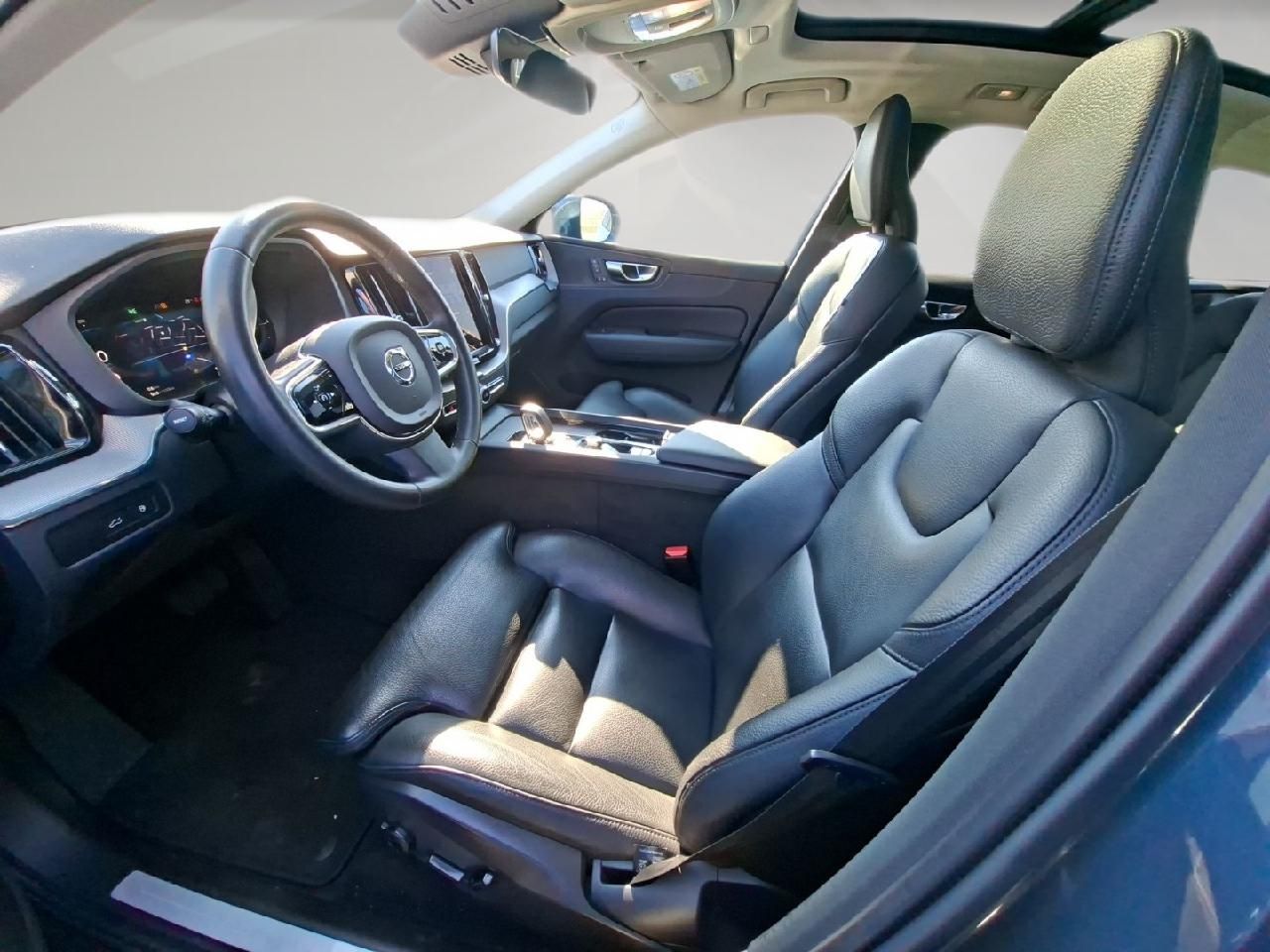 Fahrzeugabbildung Volvo XC60 T6 AWD Plug-In Hybrid Plus Bright