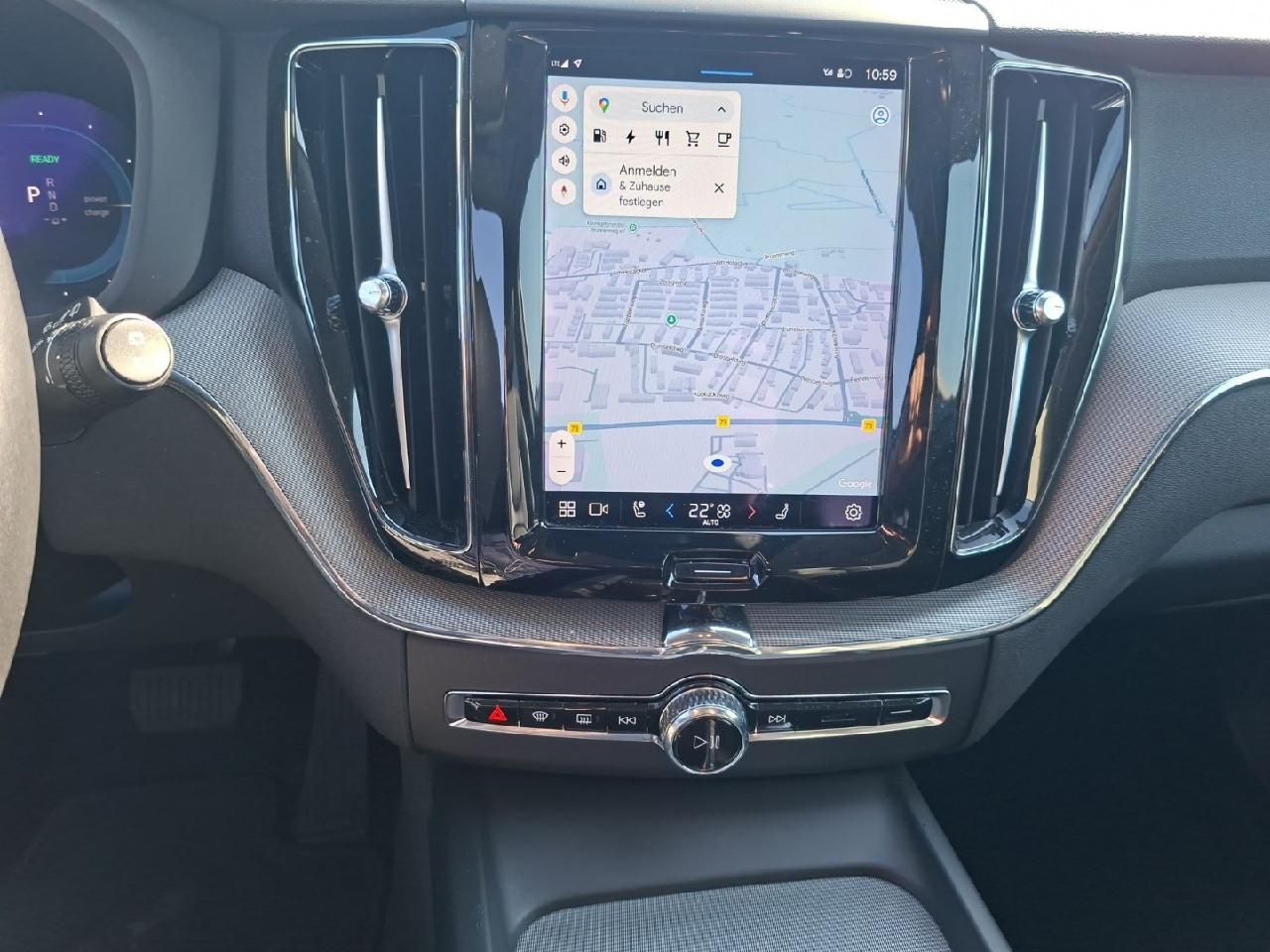 Fahrzeugabbildung Volvo XC60 T6 AWD Plug-In Hybrid Plus Bright