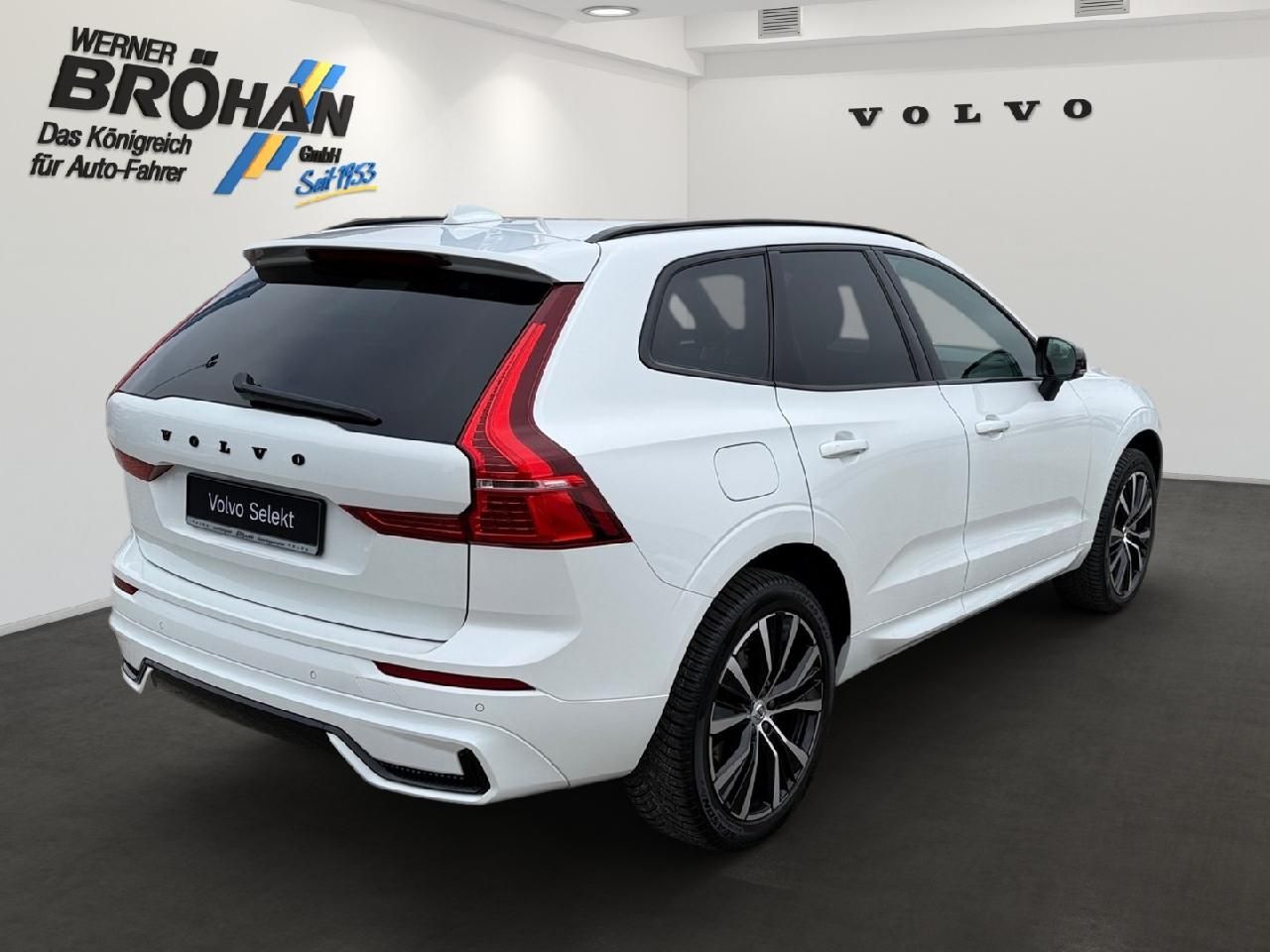 Fahrzeugabbildung Volvo XC60 Plus Dark 2WD
