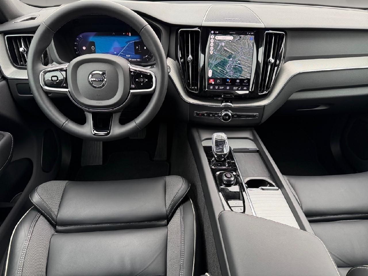 Fahrzeugabbildung Volvo XC60 Plus Dark 2WD