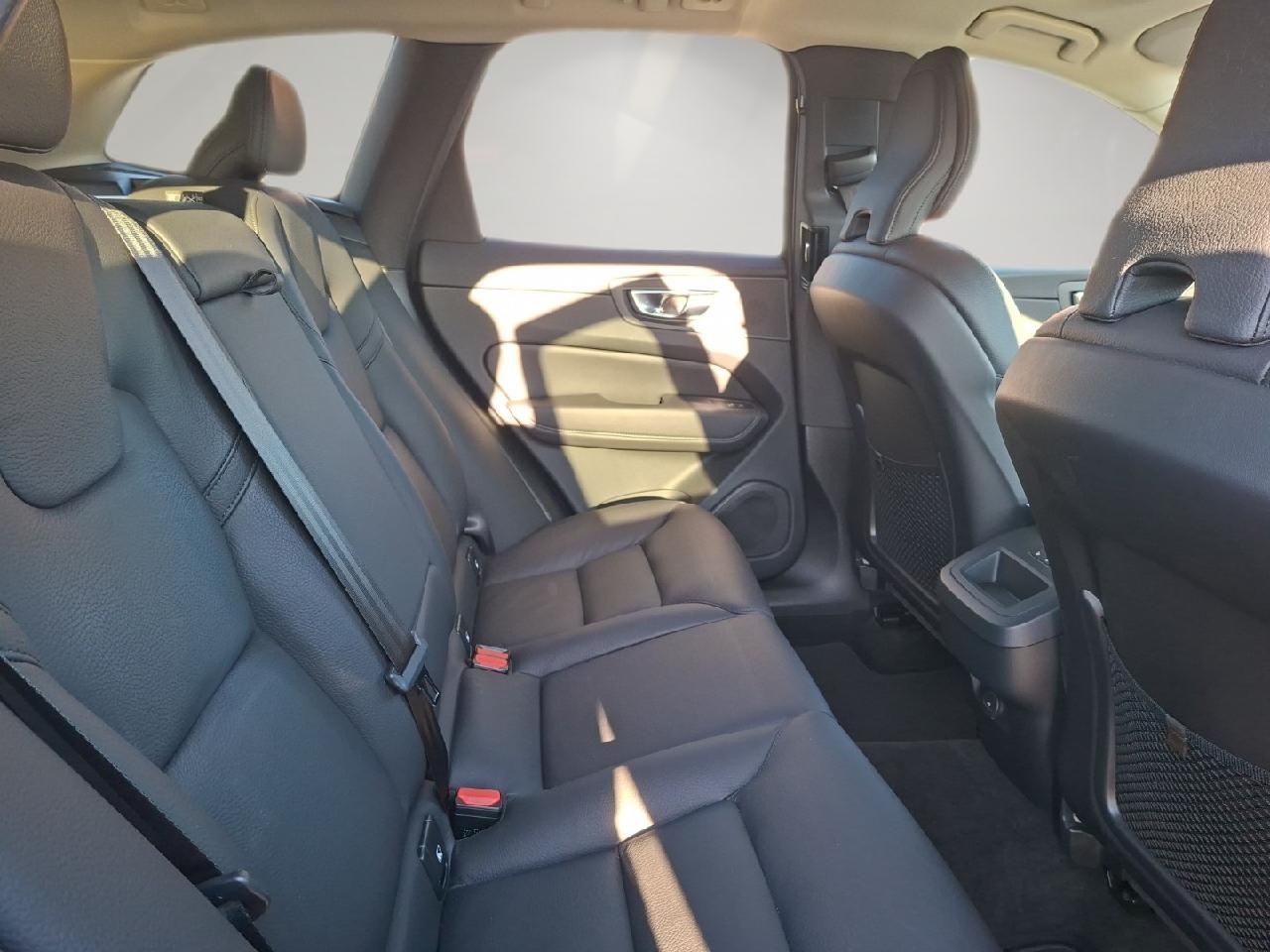 Fahrzeugabbildung Volvo XC60 B4 Diesel Plus Dark 2WD *AHK*