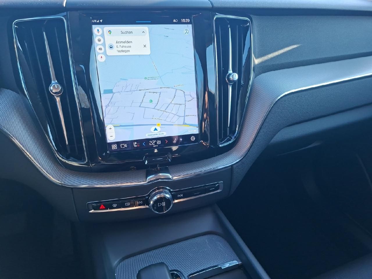 Fahrzeugabbildung Volvo XC60 B4 Diesel Plus Dark 2WD *AHK*