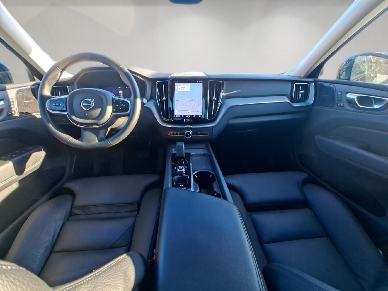 Fahrzeugabbildung Volvo XC60 B4 Diesel Plus Dark 2WD *AHK*