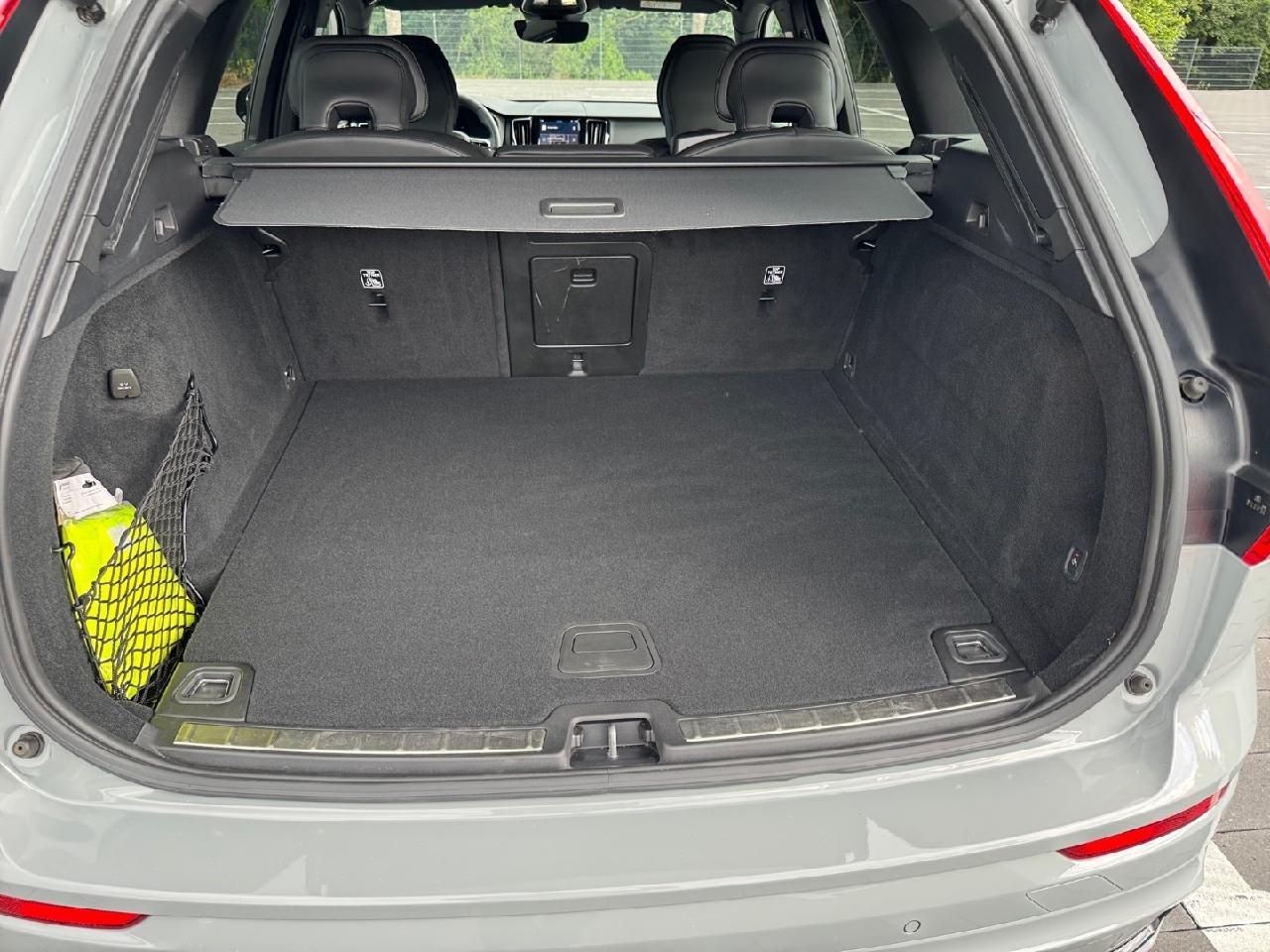 Fahrzeugabbildung Volvo XC60 B4 Diesel Plus Dark 2WD