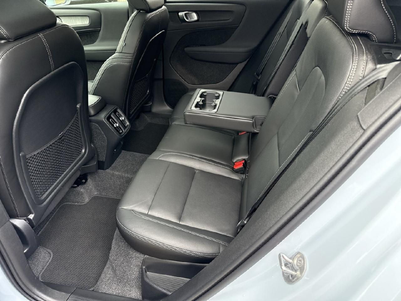 Fahrzeugabbildung Volvo XC40 B4B Plus Dark