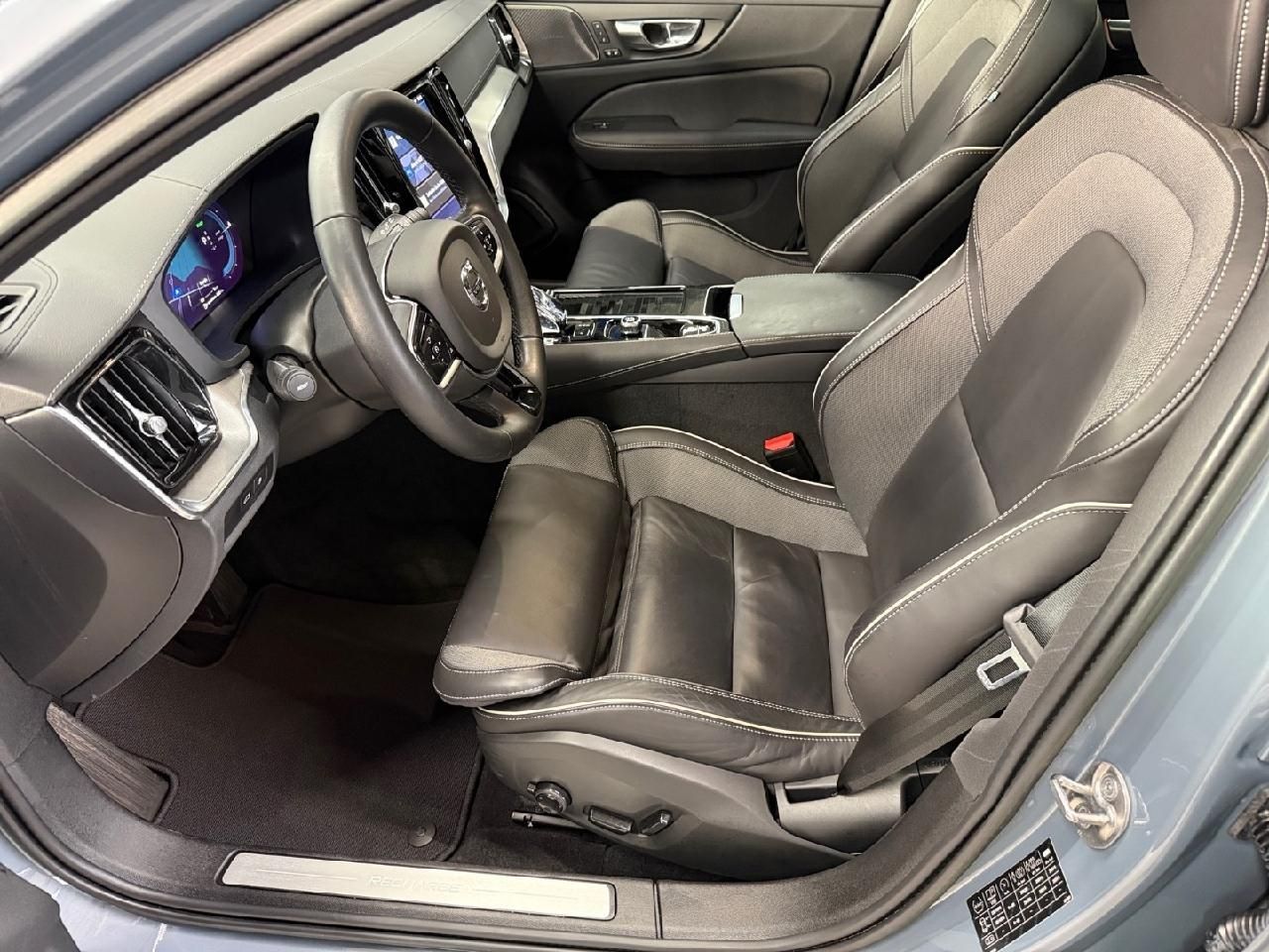 Fahrzeugabbildung Volvo V60 Kombi Ultimate Dark Recharge Plug-In Hybrid