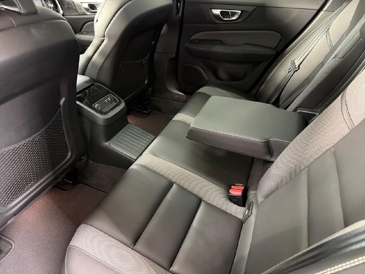 Fahrzeugabbildung Volvo V60 Kombi Ultimate Dark Recharge Plug-In Hybrid