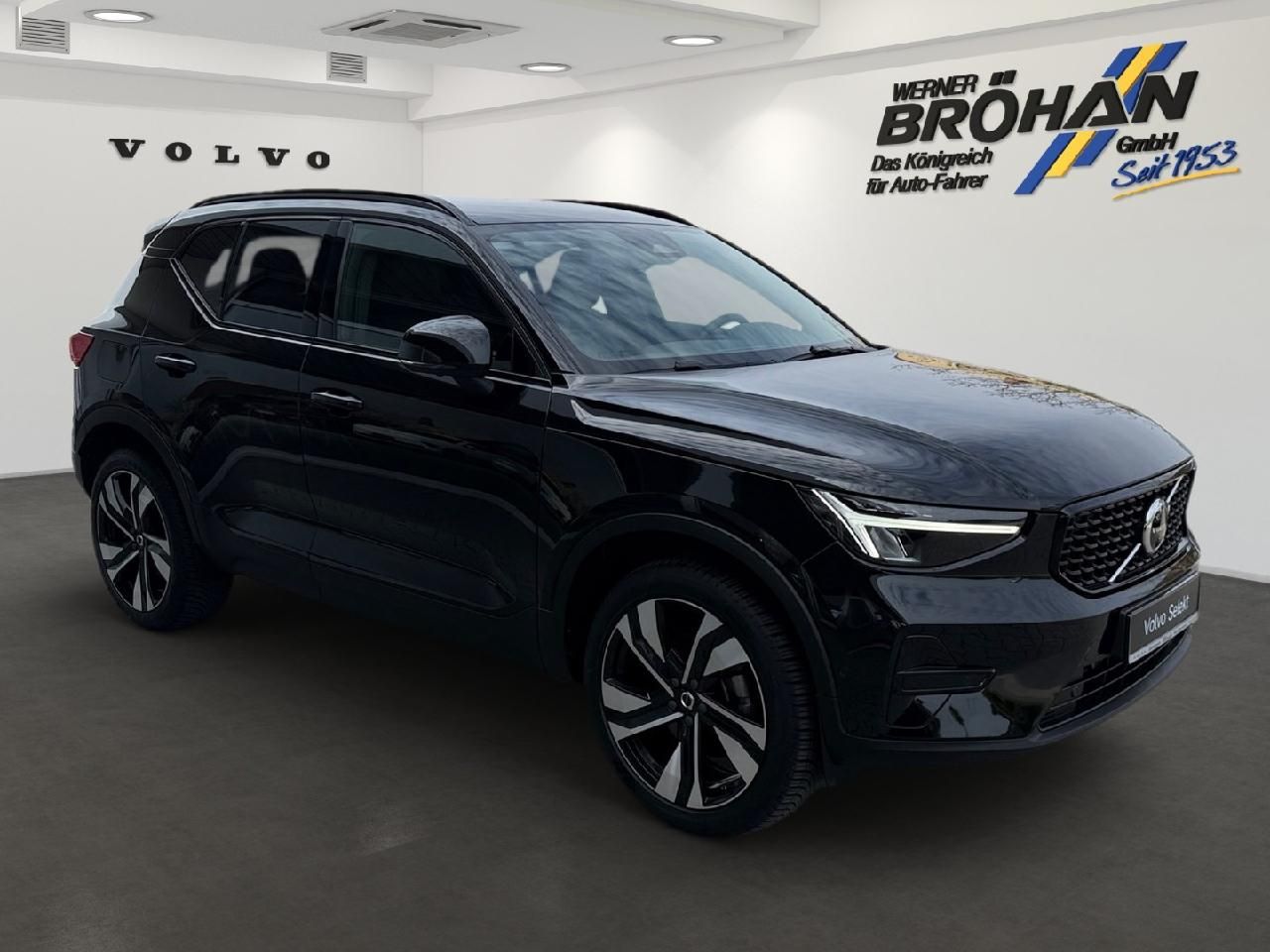 Fahrzeugabbildung Volvo XC40 Plus Dark 2WD