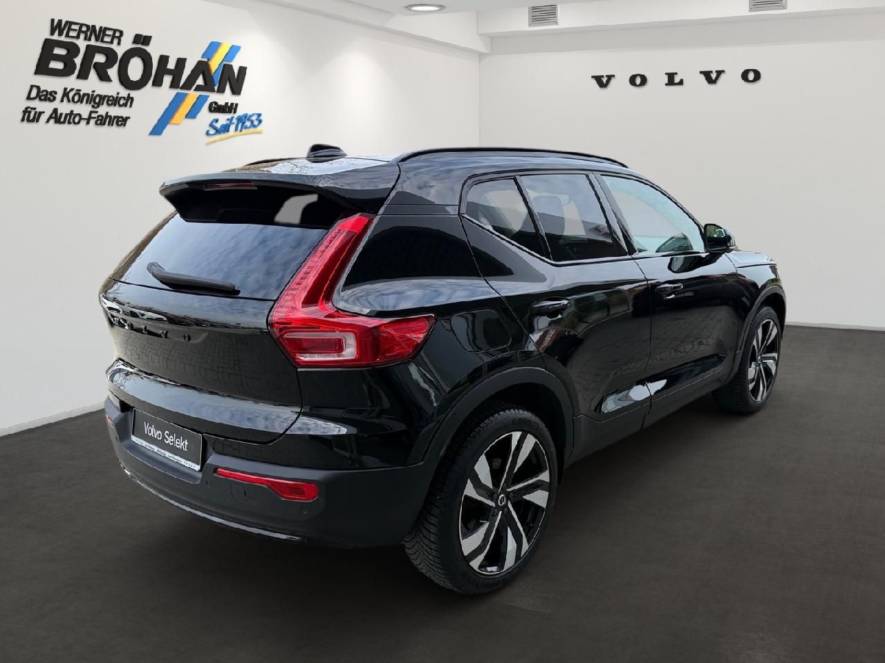 Fahrzeugabbildung Volvo XC40 Plus Dark 2WD