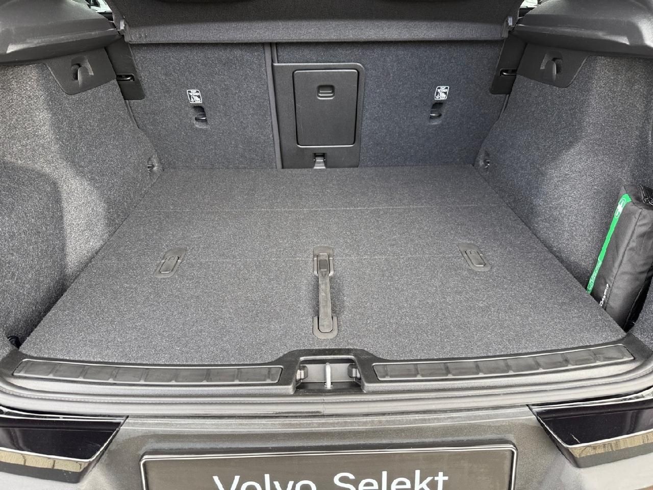 Fahrzeugabbildung Volvo EX40 325 kW Twin Motor Performance AWD Ultra Bla