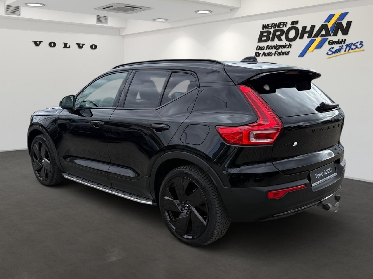 Fahrzeugabbildung Volvo EX40 325 kW Twin Motor Performance AWD Ultra Bla