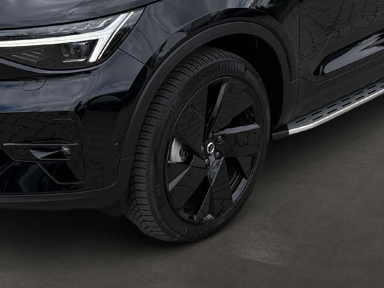 Fahrzeugabbildung Volvo EX40 325 kW Twin Motor Performance AWD Ultra Bla