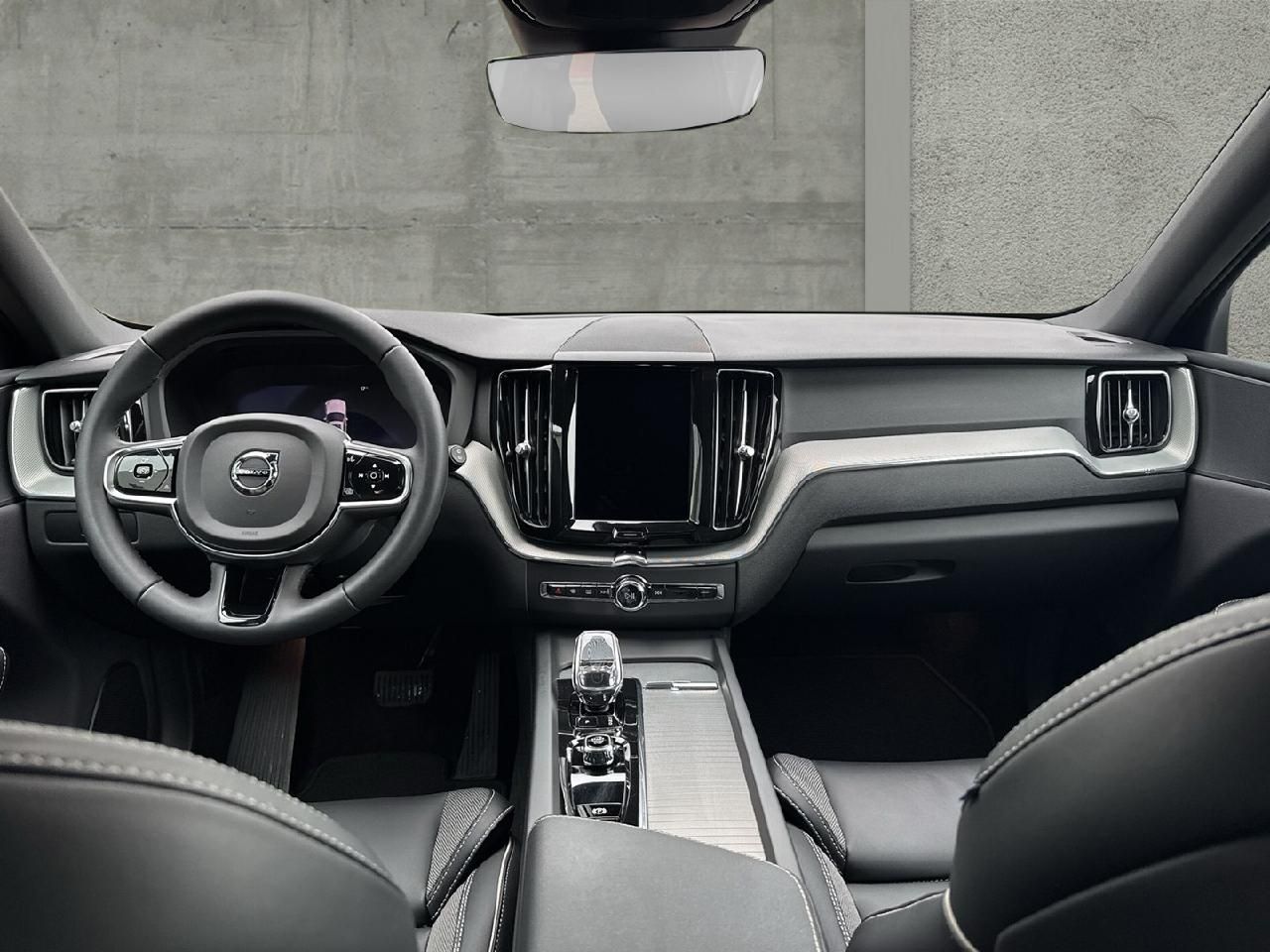 Fahrzeugabbildung Volvo XC60 B4 Benzin Plus Dark