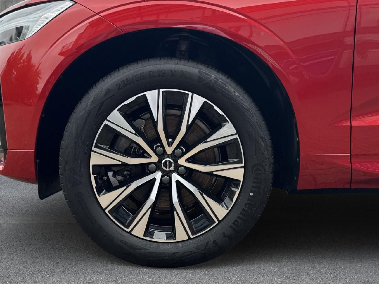 Fahrzeugabbildung Volvo XC60 B4 Benzin Plus Dark