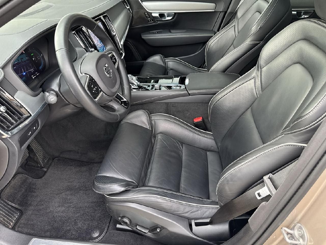 Fahrzeugabbildung Volvo V90 Kombi Ultimate Dark Recharge Plug-In Hybrid