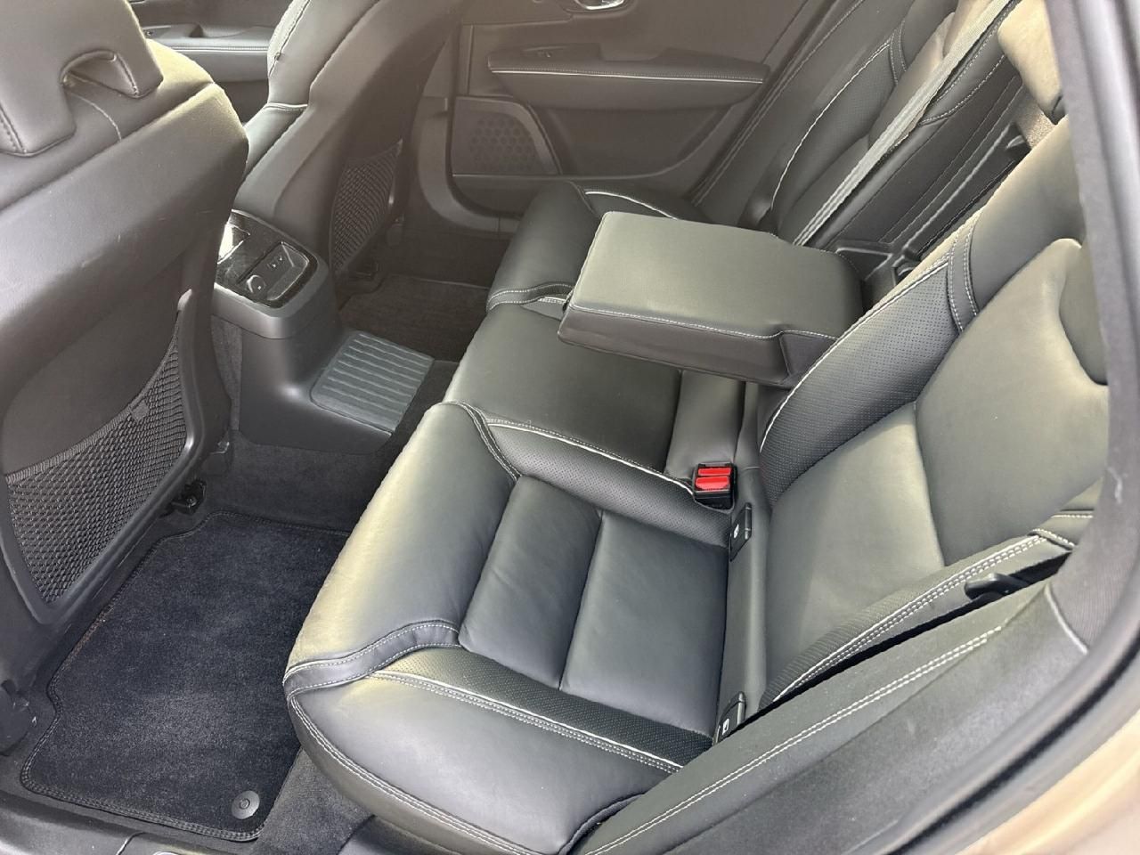 Fahrzeugabbildung Volvo V90 Kombi Ultimate Dark Recharge Plug-In Hybrid