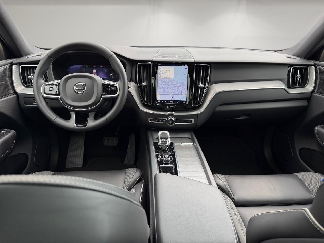 Fahrzeugabbildung Volvo XC60 B4 Diesel Plus Dark 2WD