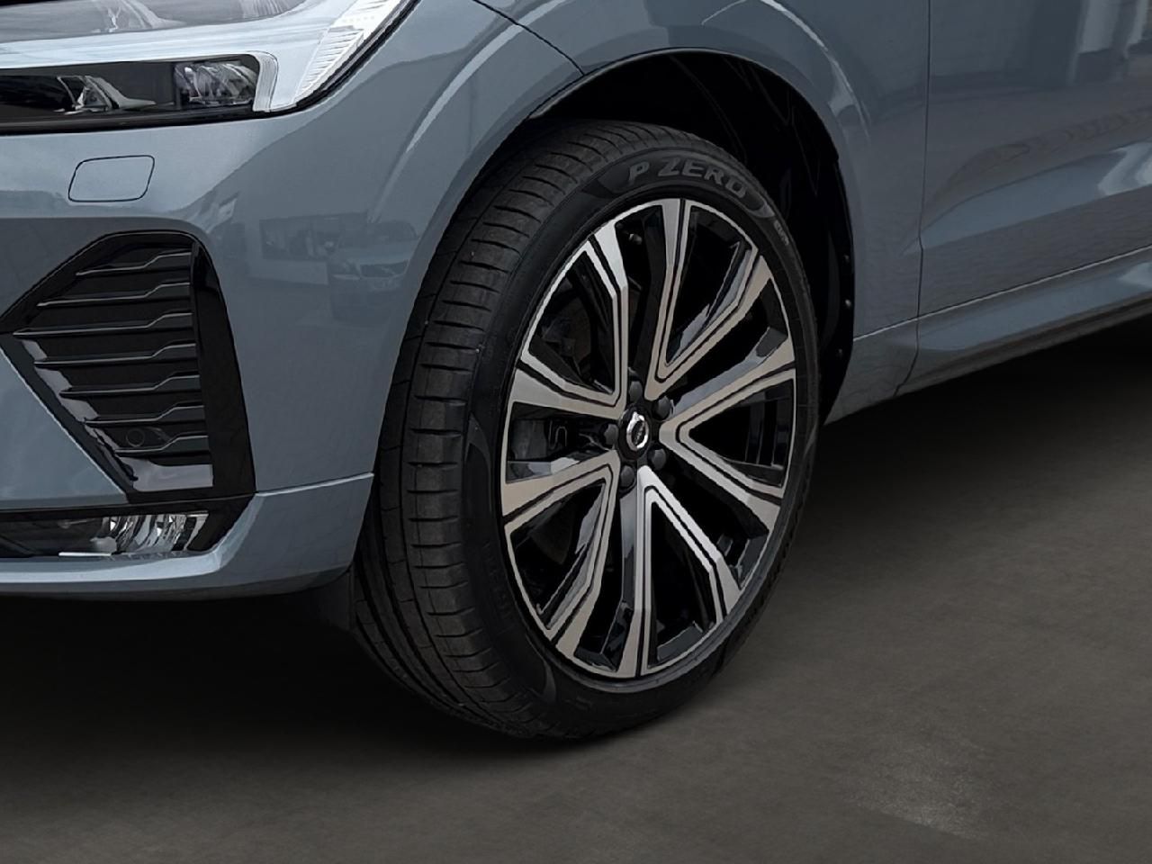 Fahrzeugabbildung Volvo XC60 B4 Diesel Plus Dark 2WD