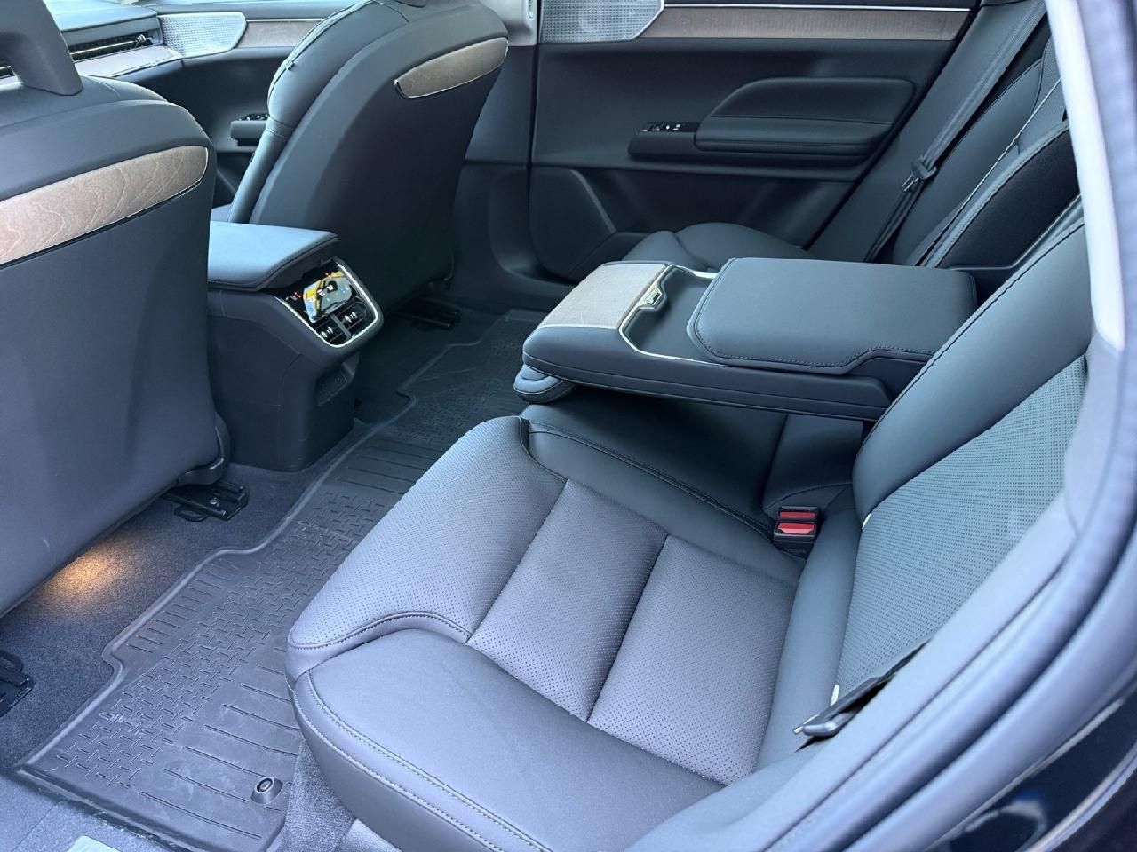 Fahrzeugabbildung Volvo 245 kW Single Motor Extended Range RWD Ultr