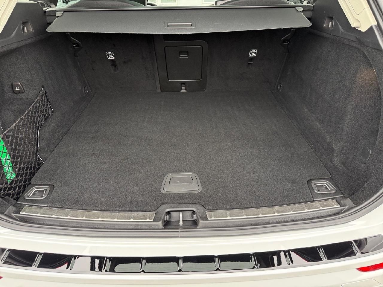 Fahrzeugabbildung Volvo XC60 Plus Dark 2WD