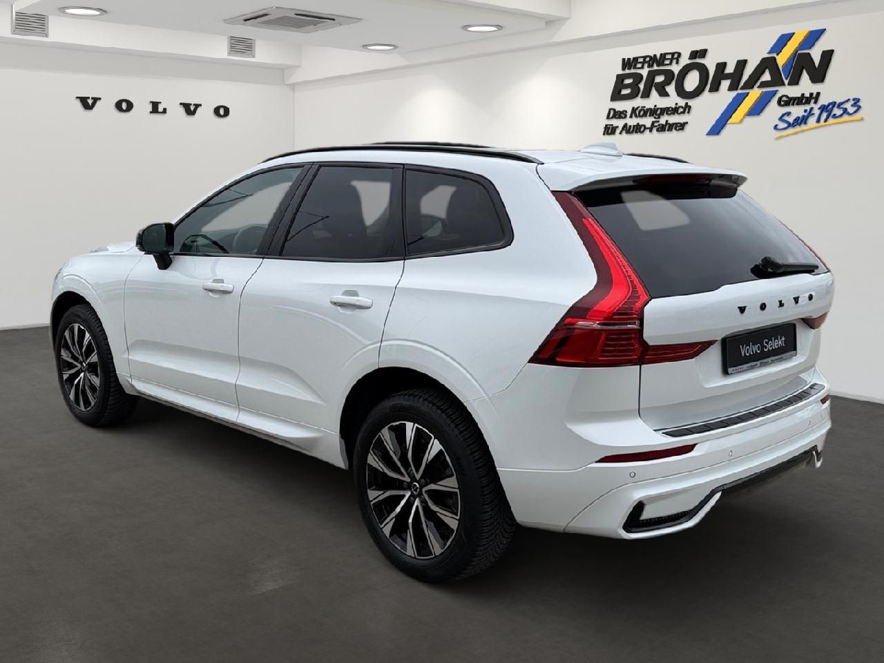 Fahrzeugabbildung Volvo XC60 Plus Dark 2WD