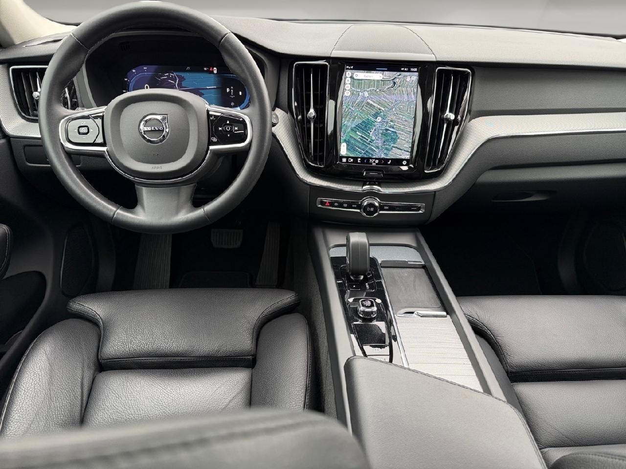 Fahrzeugabbildung Volvo XC60 Plus Dark 2WD