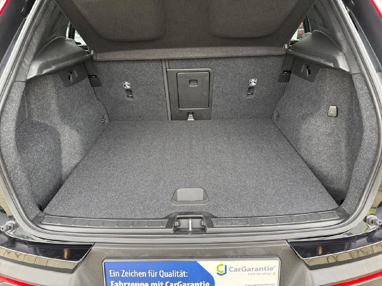 Fahrzeugabbildung Volvo XC40 Momentum Pro 2WD