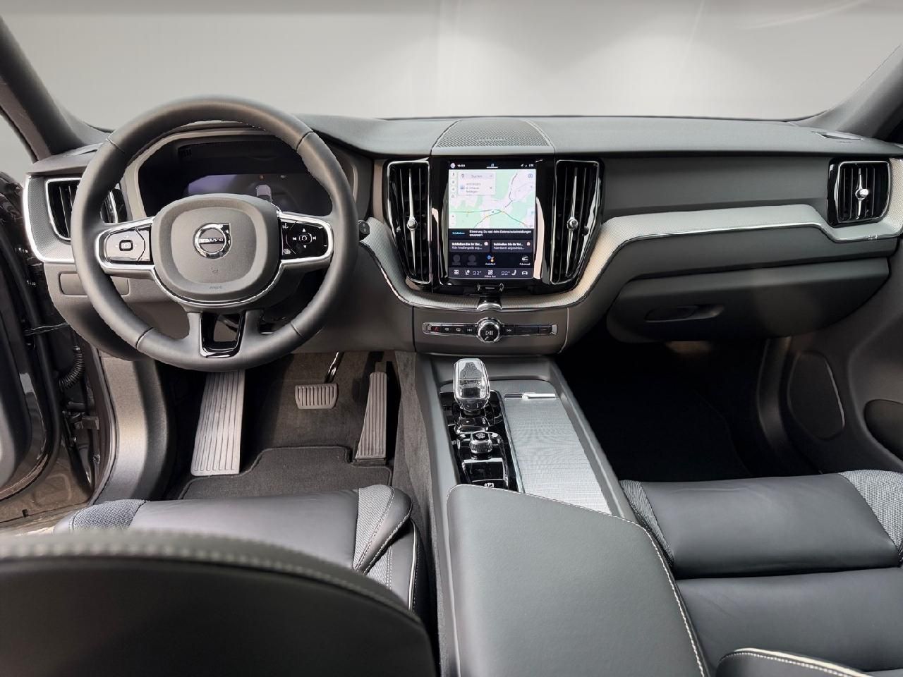 Fahrzeugabbildung Volvo XC60 B5 AWD Benzin Plus Dark