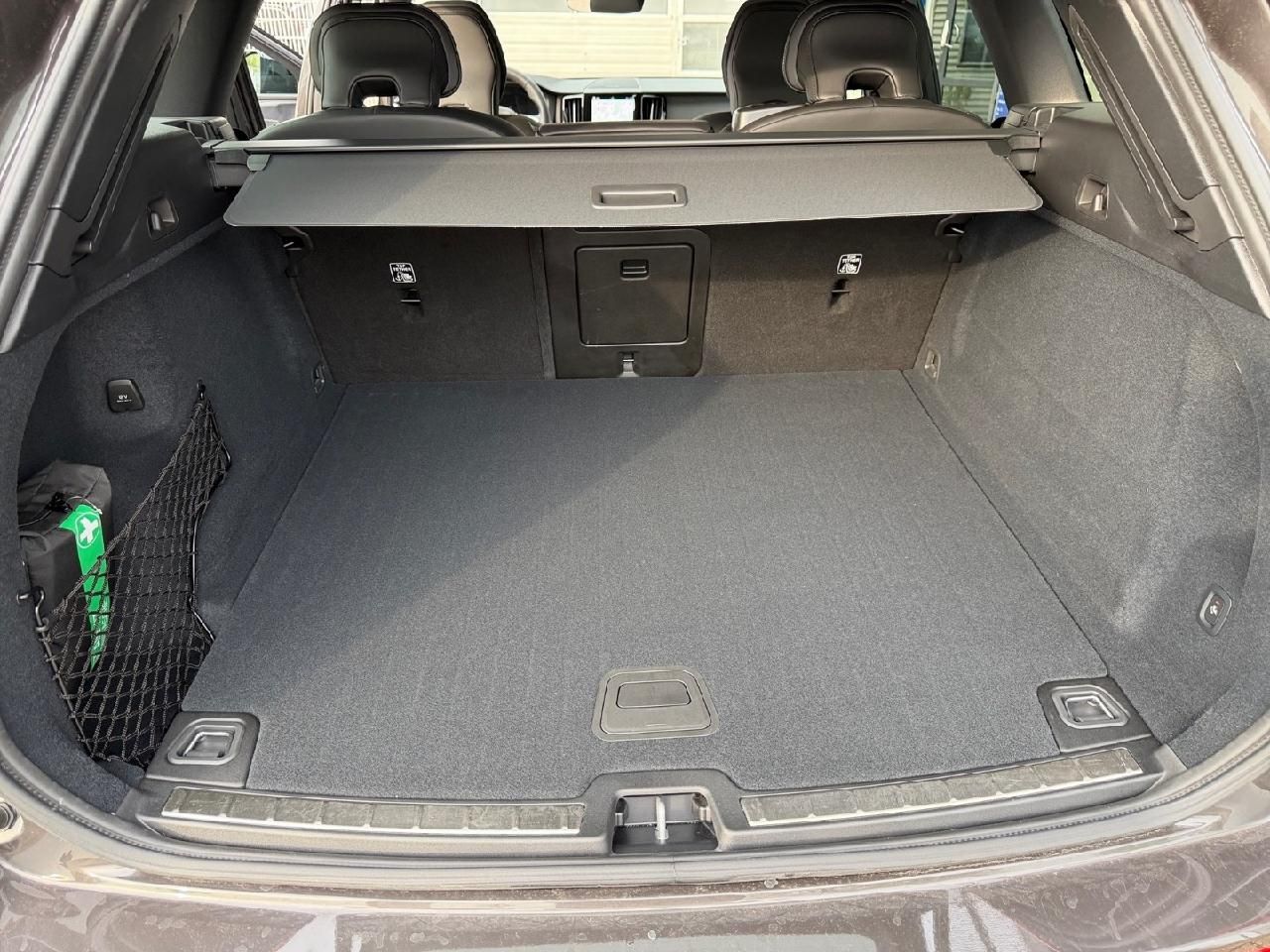 Fahrzeugabbildung Volvo XC60 B5 AWD Benzin Plus Dark