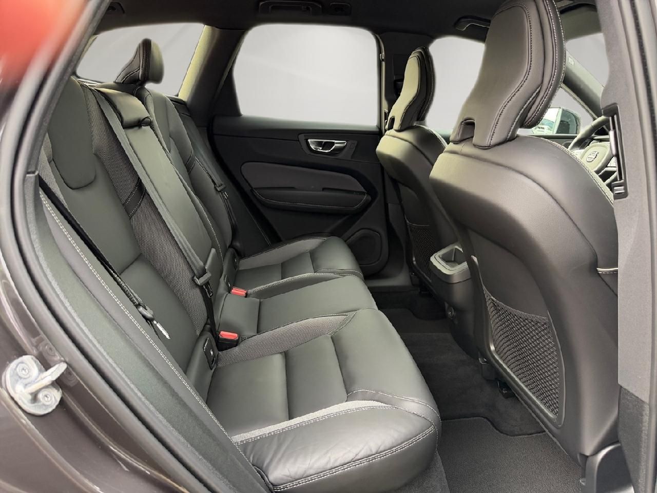 Fahrzeugabbildung Volvo XC60 B5 AWD Benzin Plus Dark