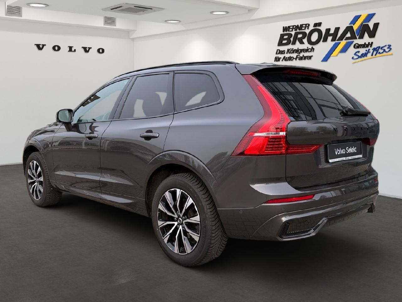 Fahrzeugabbildung Volvo XC60 B5 AWD Benzin Plus Dark