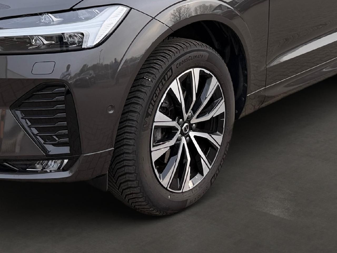 Fahrzeugabbildung Volvo XC60 B5 AWD Benzin Plus Dark