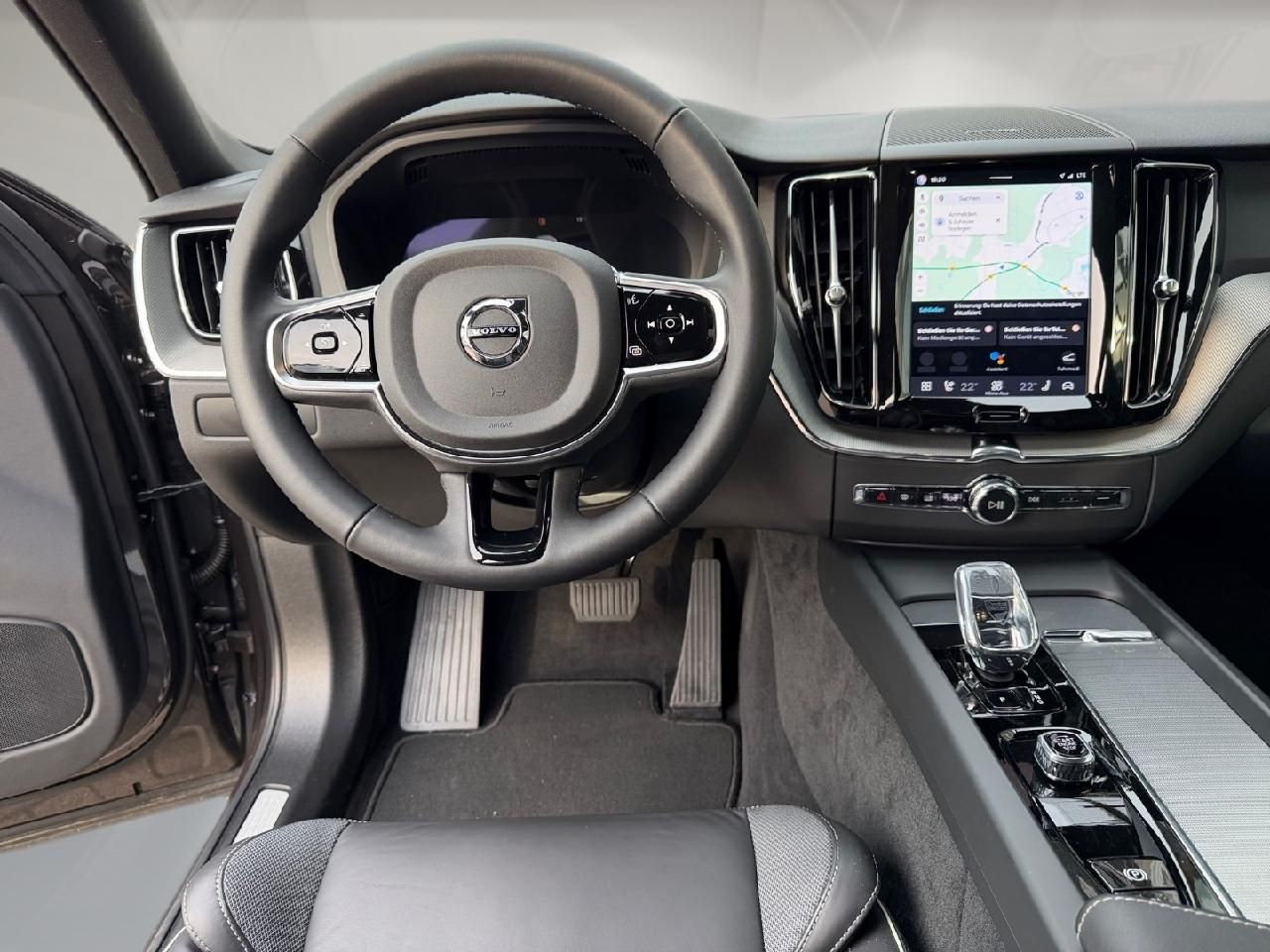 Fahrzeugabbildung Volvo XC60 B5 AWD Benzin Plus Dark